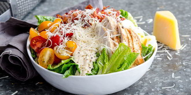 Рецепт салата цезарь с курицей и беконом