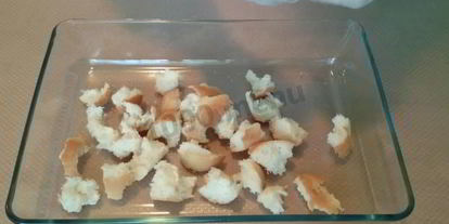 Шаг 1: салата цезарь с курицей и домашними сухариками