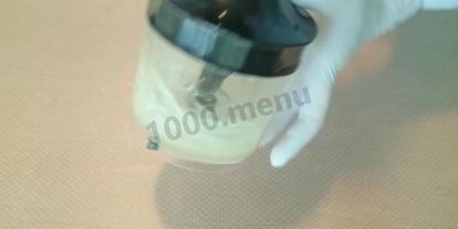 Шаг 2: салата цезарь с курицей и домашними сухариками