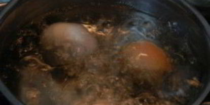 Шаг 4: салата цезаря с курицея копченого