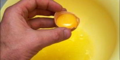 Шаг 5: салата цезаря с курицея копченого