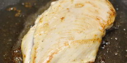 Шаг 3: салата цезарь с курицей