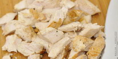 Шаг 4: салата цезарь с курицей