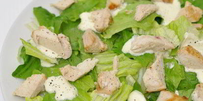 Шаг 9: салата цезарь с курицей