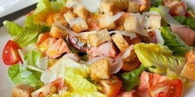 Рецепт салата цезарь с лососем с помидорами черри