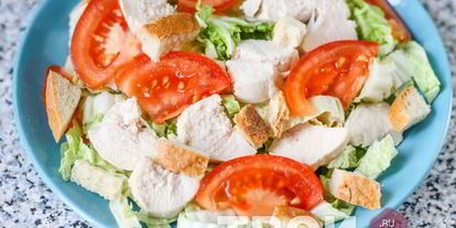 Шаг 4: салата цезарь с пекинской капустой