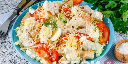 Шаг 7: салата цезарь с пекинской капустой