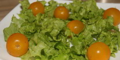 Шаг 1: салата цезарь с рыбой