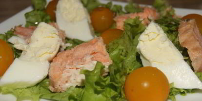 Шаг 3: салата цезарь с рыбой