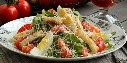 Шаг 12: салата цезарь с семгой