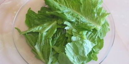 Шаг 6: салата цезарь с семгой