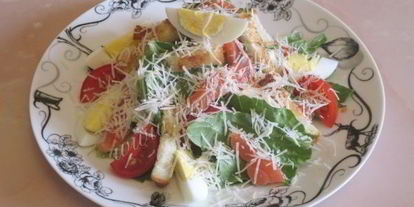 Шаг 10: салата цезарь с семгой