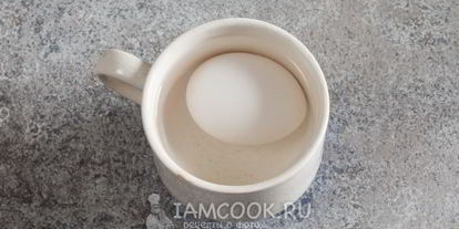 Шаг 5: салата цезарь с ветчиной