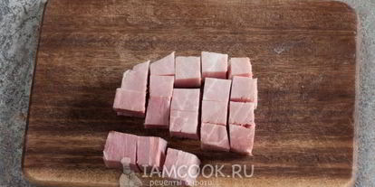 Шаг 6: салата цезарь с ветчиной