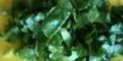 Шаг 2: салата цезарь в лодочках из авокадо