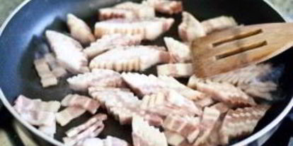 Шаг 1: теплого салата с беконом