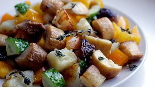 Рецепт Теплого салата с королевскими вешенками, обжаренным картофелем и тимьяном