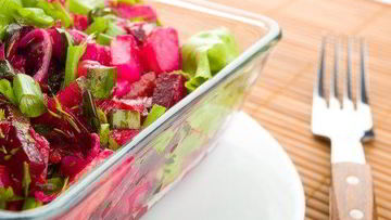 Рецепт Салата из разноцветного радиккьо с печеной свеклой и апельсиновым винегретом