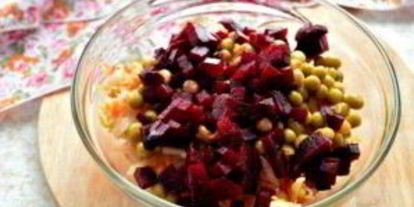 Шаг 5: винегрета классического с горошком и капустой