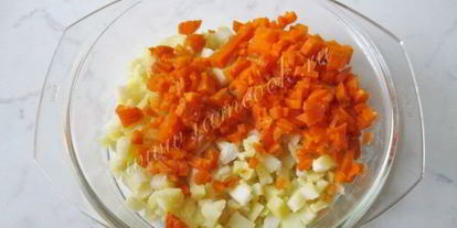 Шаг 3: винегрета с маринованными опятами