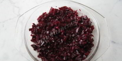 Шаг 7: винегрета с маринованными опятами