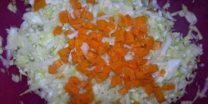 Шаг 3: винегрета со свежея капустого и огурцома