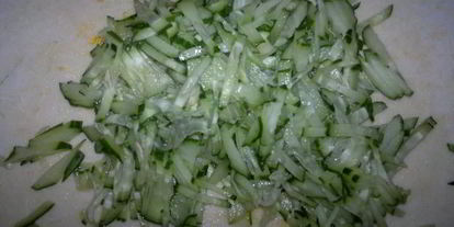 Шаг 5: винегрета со свежея капустого и огурцома