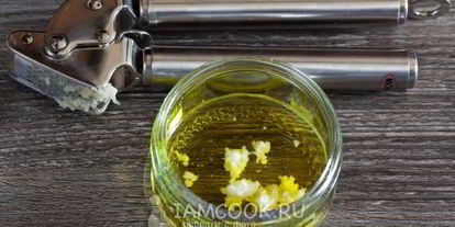 Шаг 3: чесночного соуса для пиццы