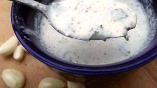 Рецепт Чесночного соуса со сметаной