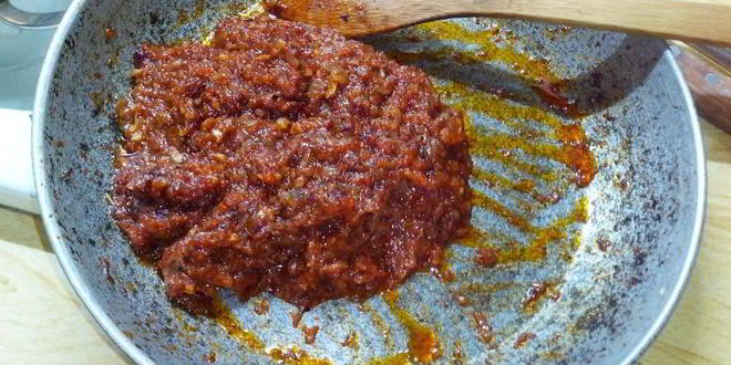 Рецепт Соуса для пиццы на помидорах и луке