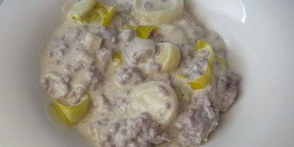 Шаг 3: соуса из рубленого мяса, белого вина и сливочного сыра