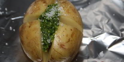 Шаг 1: печеного картофеля с соусома песто