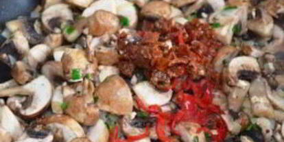 Шаг 3: песто из грибов