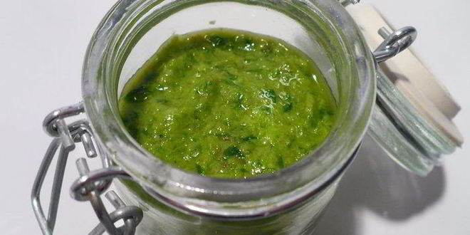 Рецепт Соуса песто с черемшой, грецкими орехами и пекорино