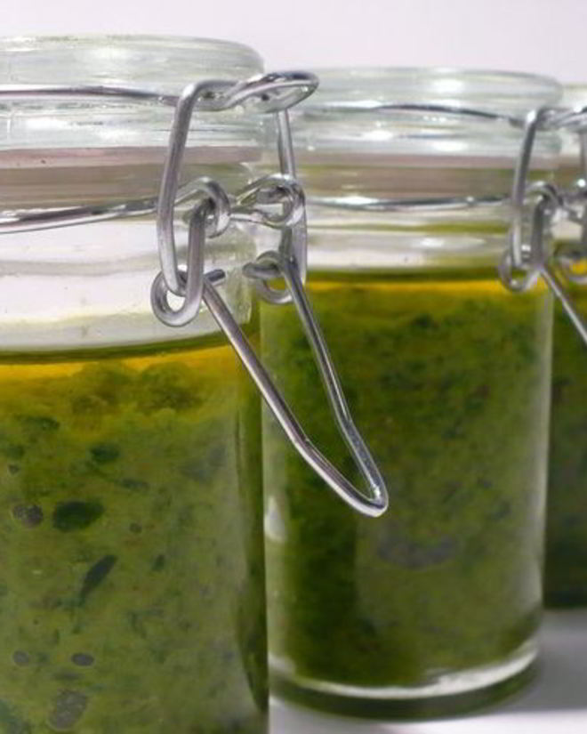 Рецепт соуса песто с черемшой, грецкими орехами и пекорино