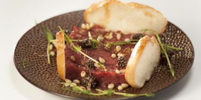 Шаг 4: тартара из говядины с шишковым вареньем