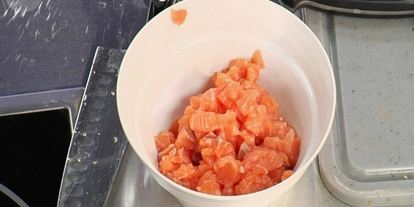 Шаг 1: тартара из семги на апельсине