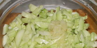 Шаг 1: соуса цацики