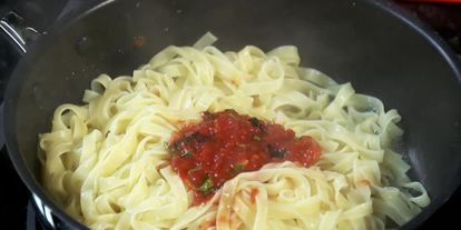 Шаг 5: томатного соуса