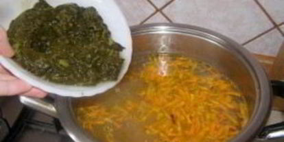 Шаг 1: борща со щавелем и яйцом