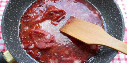 Шаг 3: борща со свиными ребрышками и молодыми овощами