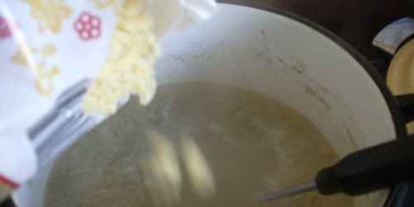 Шаг 13: бульона из куриных шеек