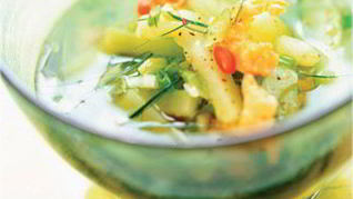 Рецепт Бульона по-тайски с огурцом и креветками