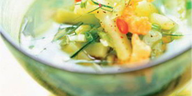Рецепт бульона по-тайски с огурцом и креветками