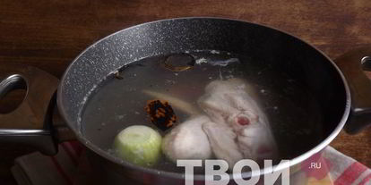 Шаг 3: бульона с яйцом