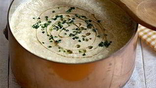 Рецепт Крема-супа из мирпуа шампиньонов со сливками на курином бульоне