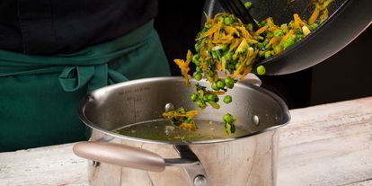 Шаг 7: куриного бульона с овощами