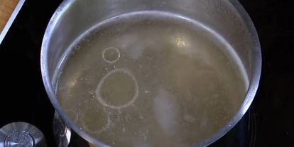 Шаг 6: куриного бульона с яйцом и беконом