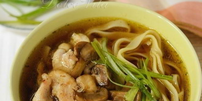Рецепт лапши в бульоне с грибами и курицей