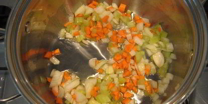 Шаг 2: равиолей с лангустинами и цукини в густом бульоне